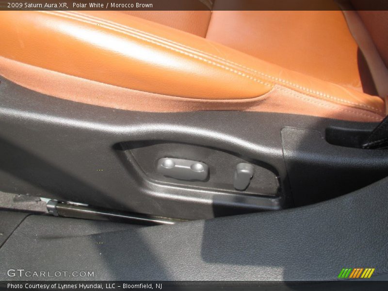 Polar White / Morocco Brown 2009 Saturn Aura XR