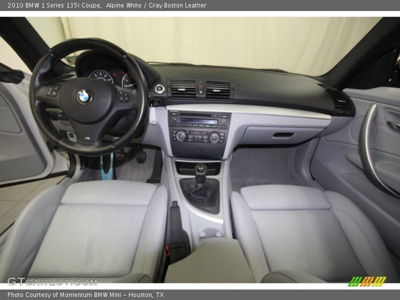 Dashboard of 2010 1 Series 135i Coupe