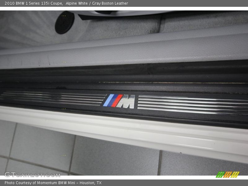  2010 1 Series 135i Coupe Logo