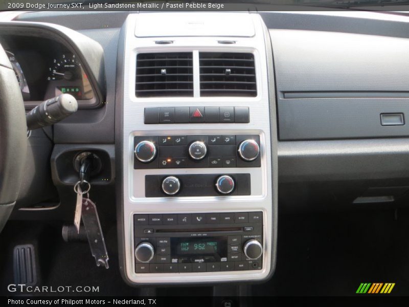 Light Sandstone Metallic / Pastel Pebble Beige 2009 Dodge Journey SXT