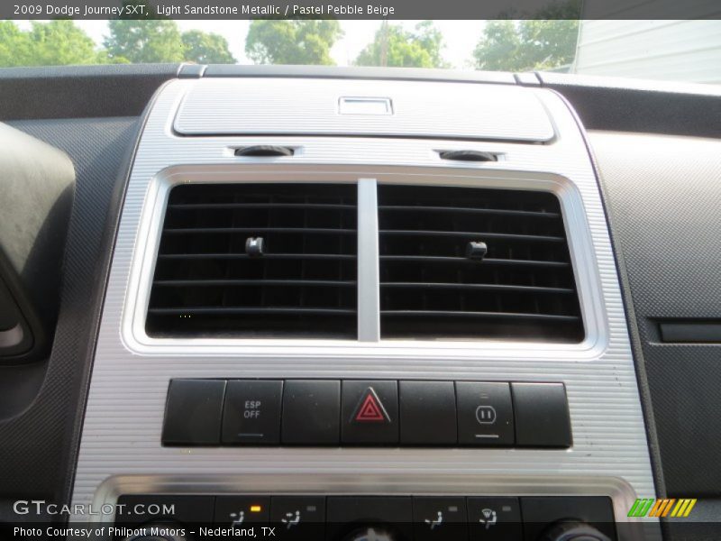 Light Sandstone Metallic / Pastel Pebble Beige 2009 Dodge Journey SXT