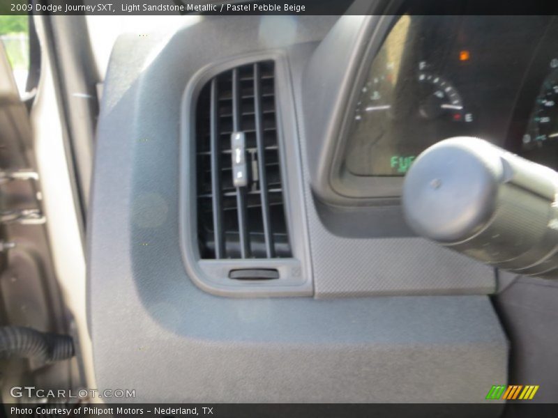 Light Sandstone Metallic / Pastel Pebble Beige 2009 Dodge Journey SXT