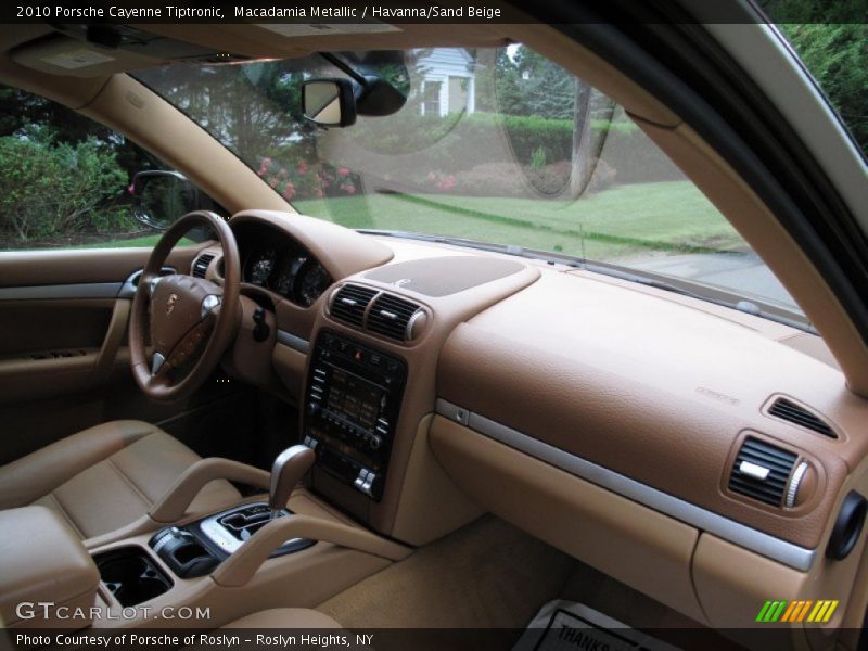 Macadamia Metallic / Havanna/Sand Beige 2010 Porsche Cayenne Tiptronic