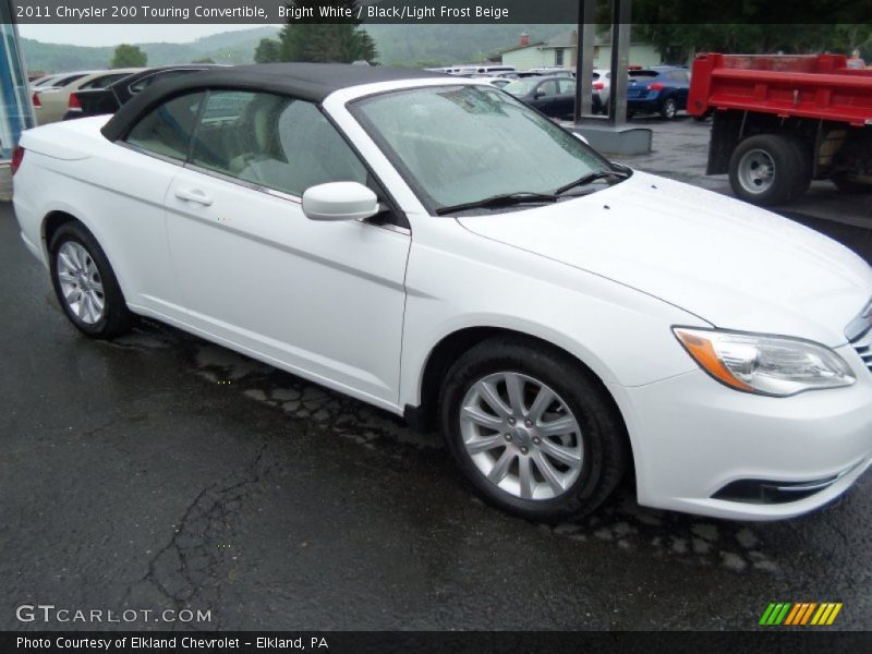 Bright White / Black/Light Frost Beige 2011 Chrysler 200 Touring Convertible