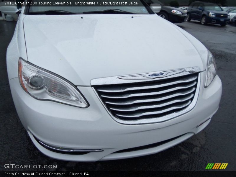 Bright White / Black/Light Frost Beige 2011 Chrysler 200 Touring Convertible