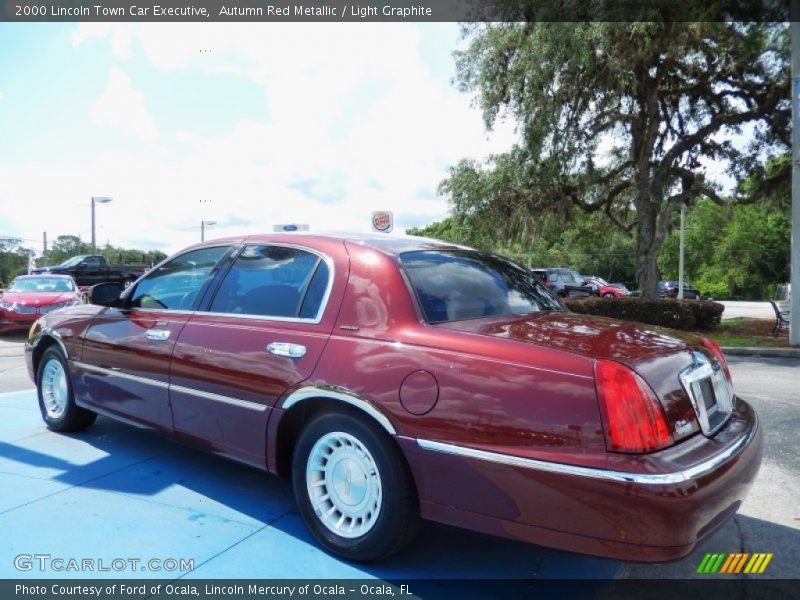 Autumn Red Metallic / Light Graphite 2000 Lincoln Town Car Executive