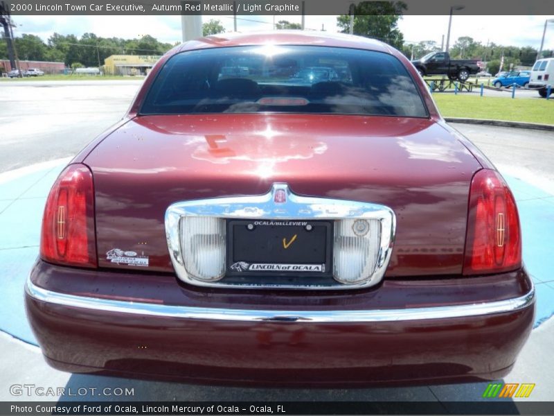 Autumn Red Metallic / Light Graphite 2000 Lincoln Town Car Executive