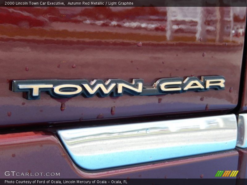 Autumn Red Metallic / Light Graphite 2000 Lincoln Town Car Executive