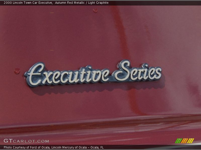 Autumn Red Metallic / Light Graphite 2000 Lincoln Town Car Executive