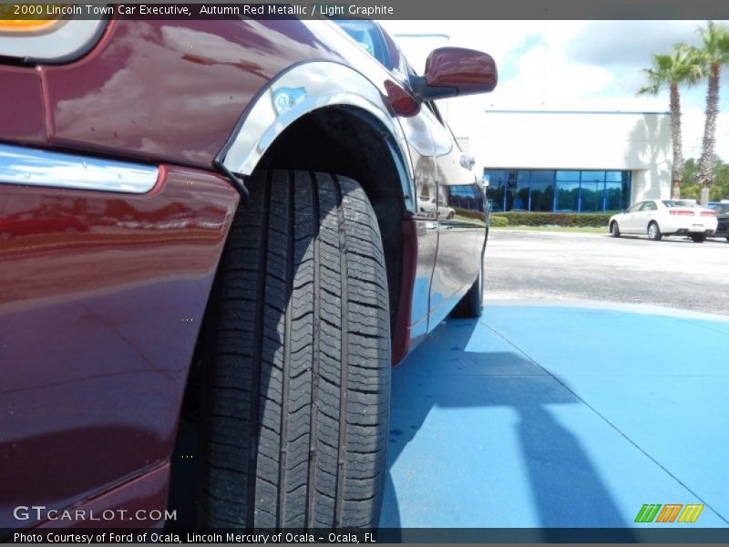 Autumn Red Metallic / Light Graphite 2000 Lincoln Town Car Executive