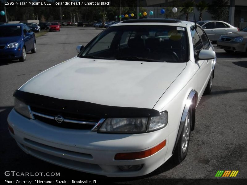 Icelandic Pearl / Charcoal Black 1999 Nissan Maxima GLE