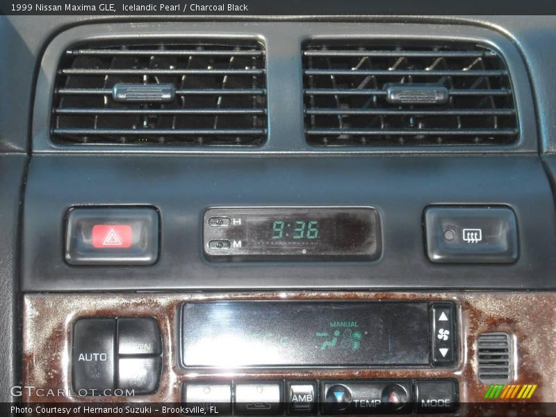 Icelandic Pearl / Charcoal Black 1999 Nissan Maxima GLE