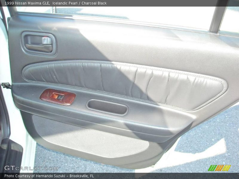Icelandic Pearl / Charcoal Black 1999 Nissan Maxima GLE