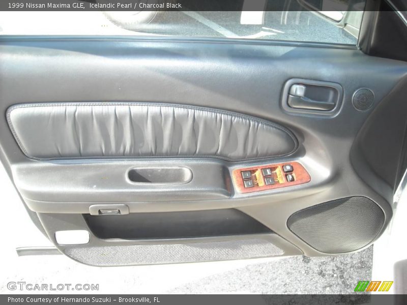 Icelandic Pearl / Charcoal Black 1999 Nissan Maxima GLE