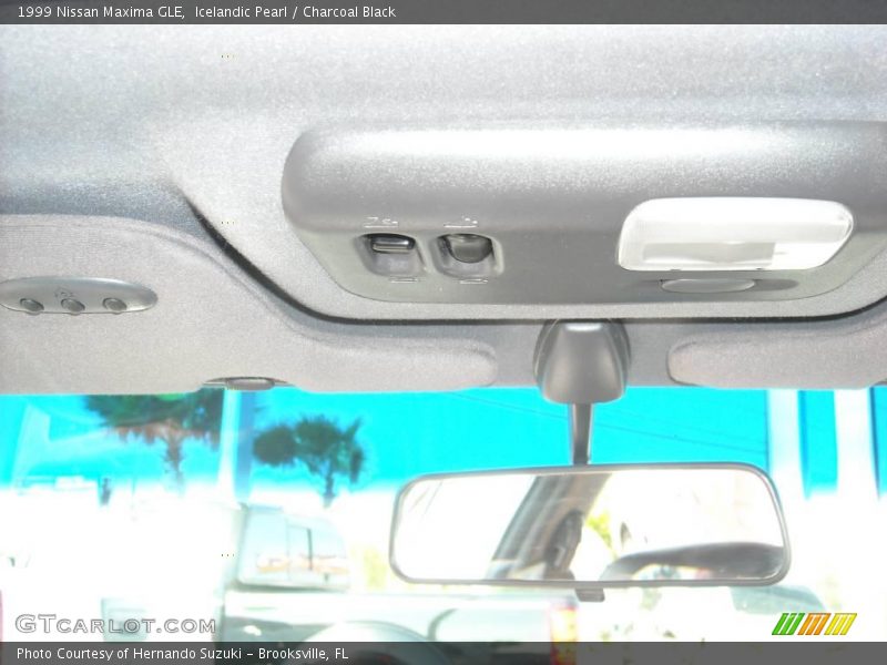 Icelandic Pearl / Charcoal Black 1999 Nissan Maxima GLE