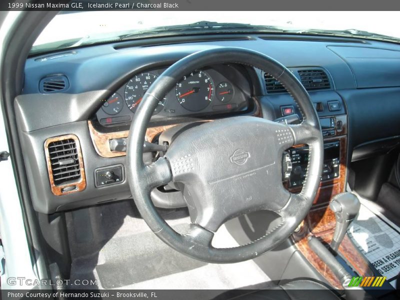 Icelandic Pearl / Charcoal Black 1999 Nissan Maxima GLE