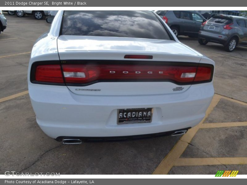 Bright White / Black 2011 Dodge Charger SE