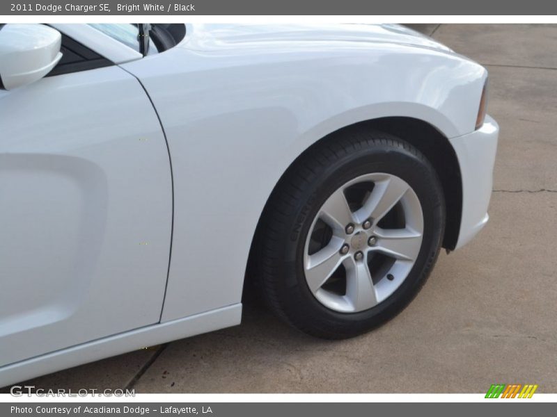 Bright White / Black 2011 Dodge Charger SE