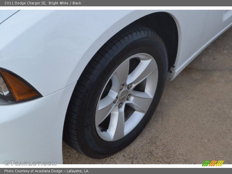 Bright White / Black 2011 Dodge Charger SE