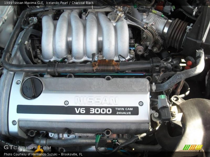 Icelandic Pearl / Charcoal Black 1999 Nissan Maxima GLE
