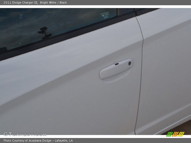 Bright White / Black 2011 Dodge Charger SE