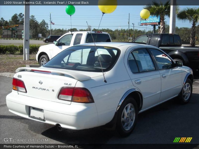 Icelandic Pearl / Charcoal Black 1999 Nissan Maxima GLE