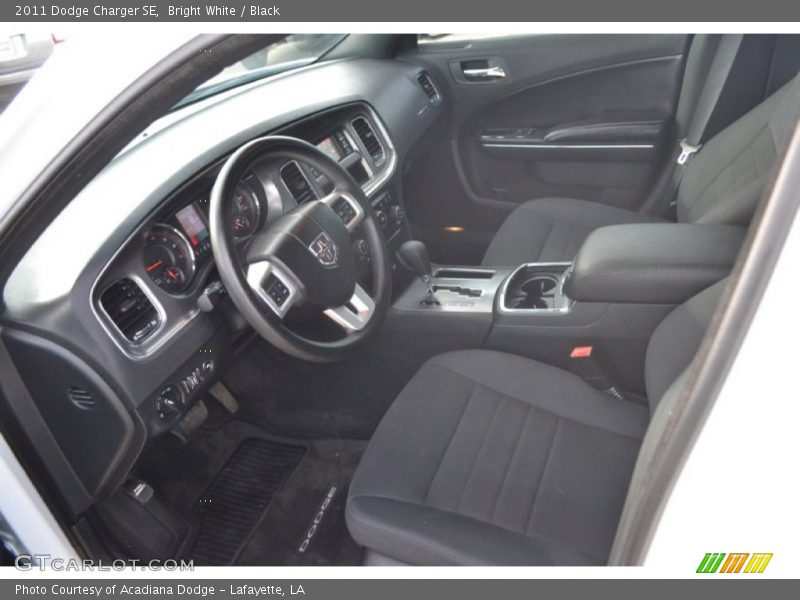 Bright White / Black 2011 Dodge Charger SE