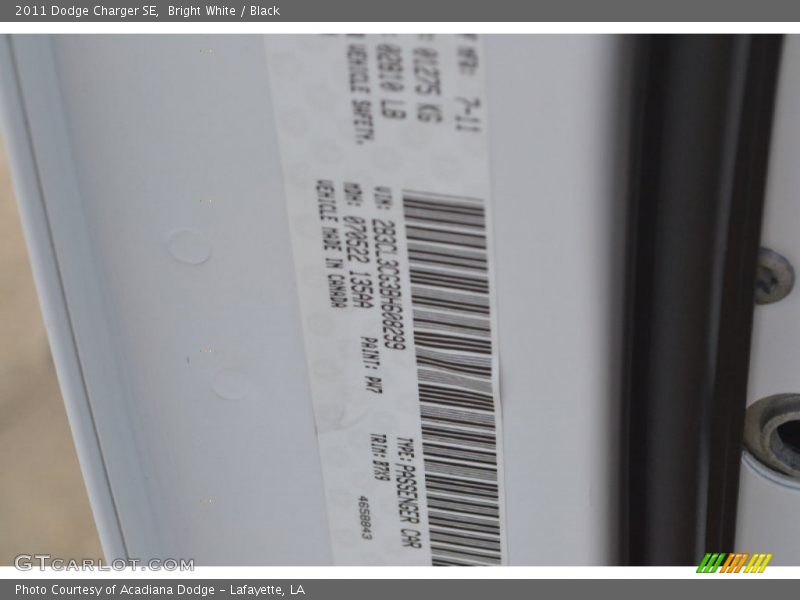 Bright White / Black 2011 Dodge Charger SE