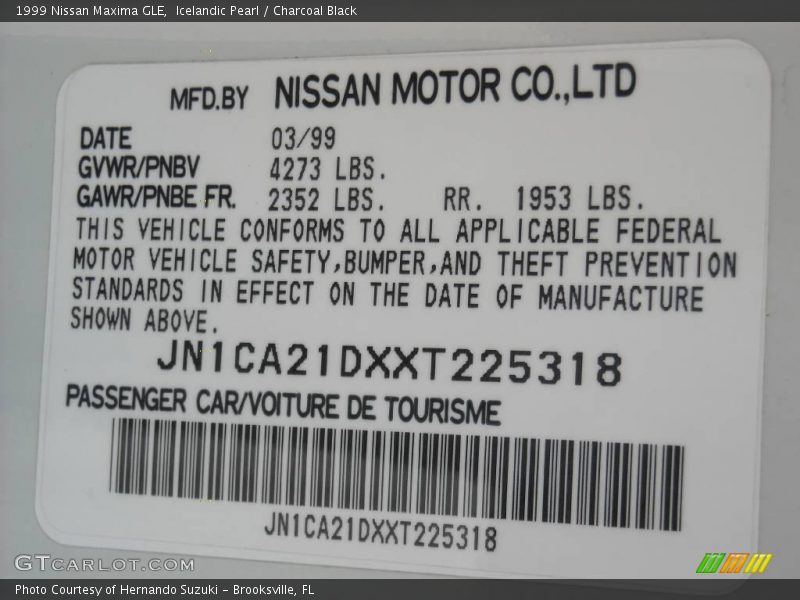 Icelandic Pearl / Charcoal Black 1999 Nissan Maxima GLE