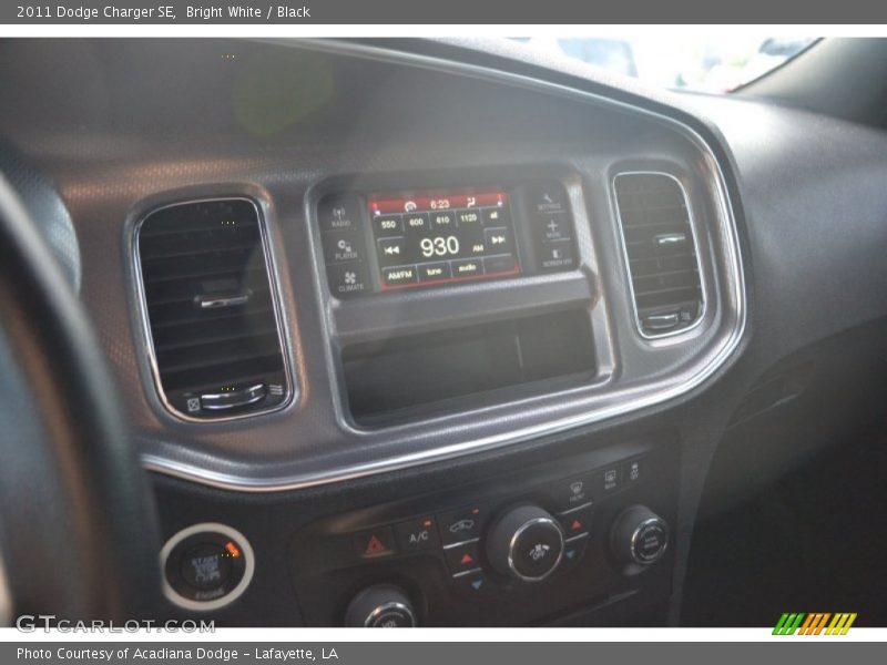 Bright White / Black 2011 Dodge Charger SE