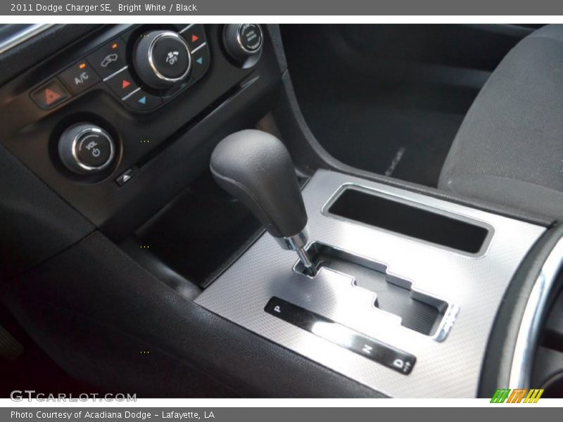 Bright White / Black 2011 Dodge Charger SE