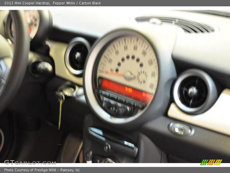 Pepper White / Carbon Black 2013 Mini Cooper Hardtop