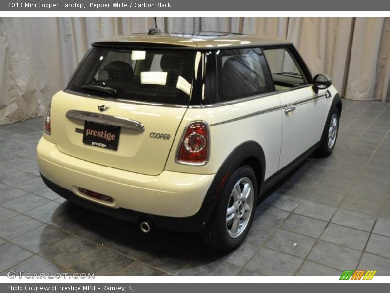 Pepper White / Carbon Black 2013 Mini Cooper Hardtop