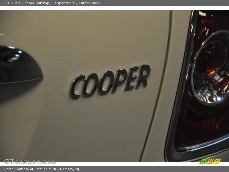 Pepper White / Carbon Black 2013 Mini Cooper Hardtop