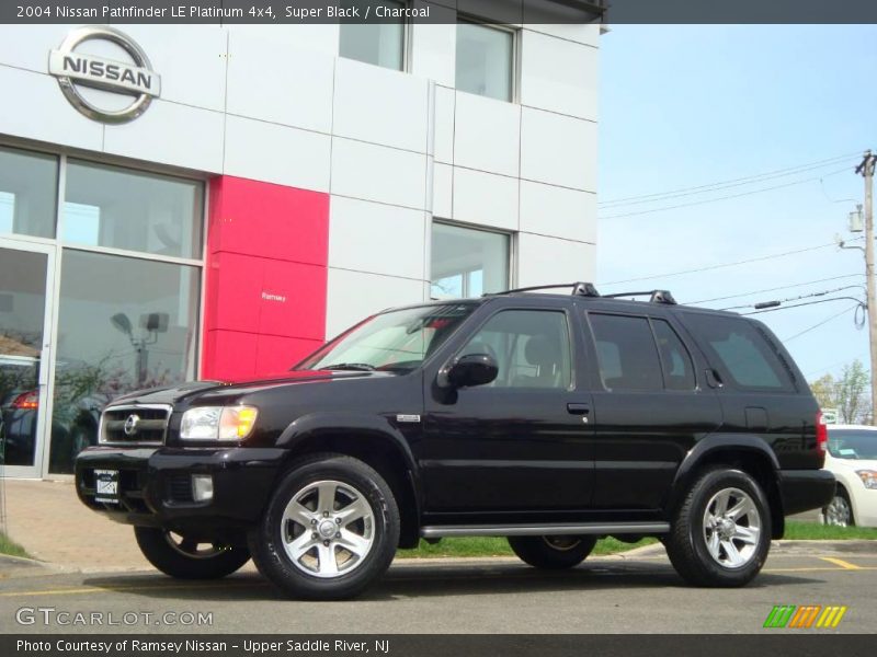 Super Black / Charcoal 2004 Nissan Pathfinder LE Platinum 4x4