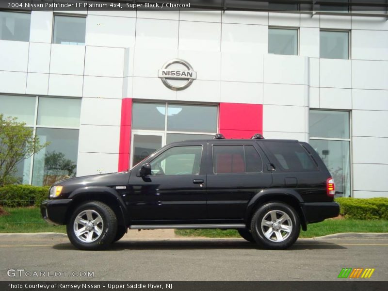 Super Black / Charcoal 2004 Nissan Pathfinder LE Platinum 4x4