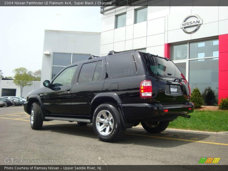 Super Black / Charcoal 2004 Nissan Pathfinder LE Platinum 4x4