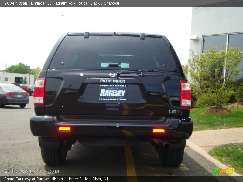Super Black / Charcoal 2004 Nissan Pathfinder LE Platinum 4x4