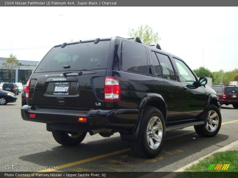 Super Black / Charcoal 2004 Nissan Pathfinder LE Platinum 4x4