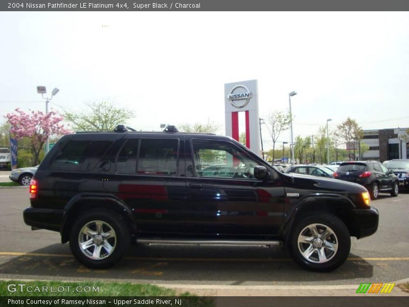 Super Black / Charcoal 2004 Nissan Pathfinder LE Platinum 4x4