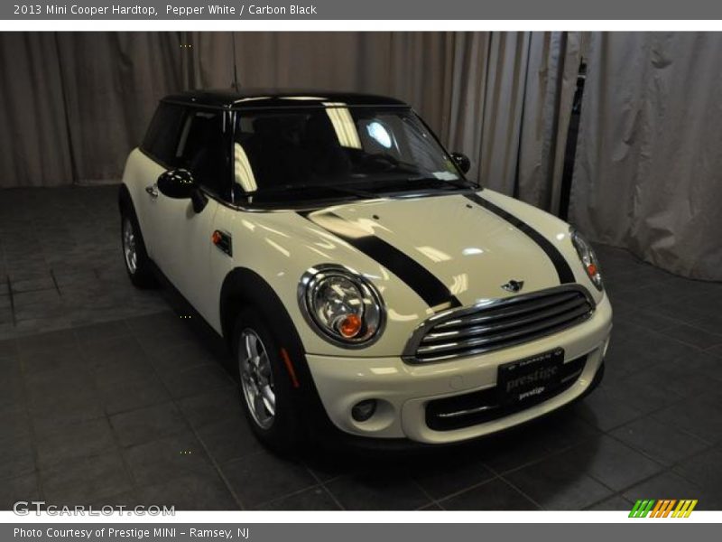 Pepper White / Carbon Black 2013 Mini Cooper Hardtop
