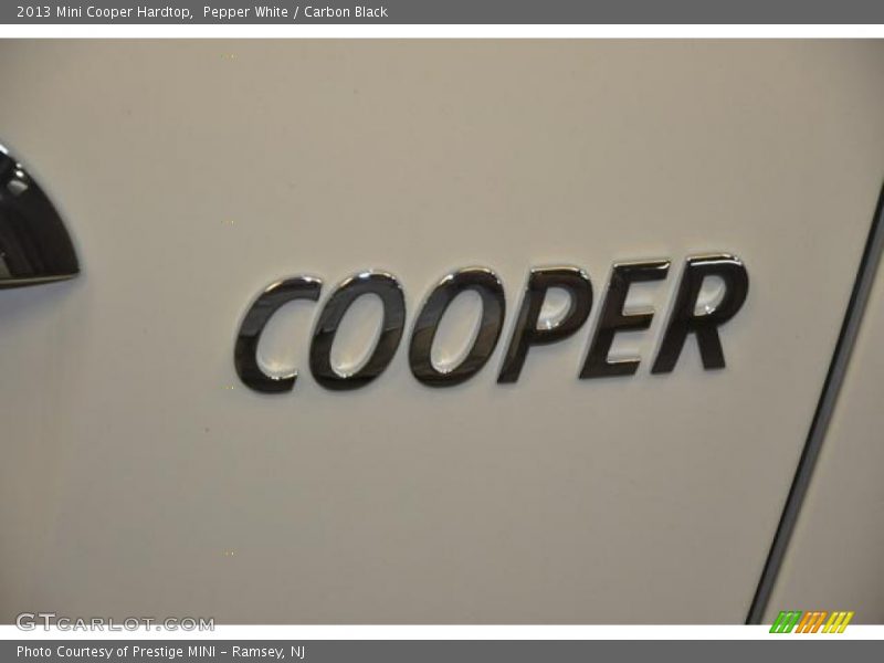 Pepper White / Carbon Black 2013 Mini Cooper Hardtop