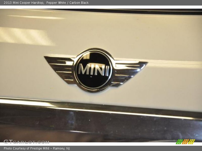Pepper White / Carbon Black 2013 Mini Cooper Hardtop
