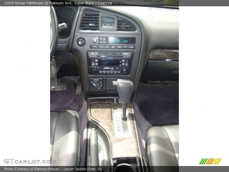 Super Black / Charcoal 2004 Nissan Pathfinder LE Platinum 4x4