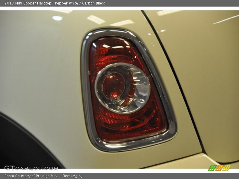 Pepper White / Carbon Black 2013 Mini Cooper Hardtop
