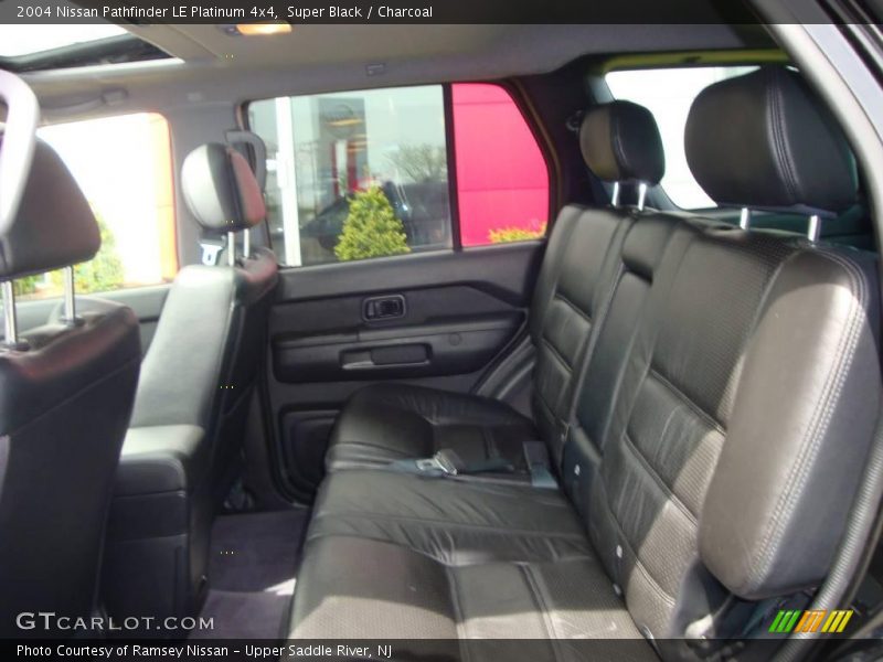 Super Black / Charcoal 2004 Nissan Pathfinder LE Platinum 4x4