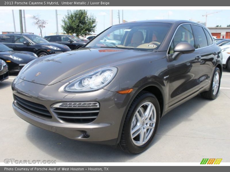 Front 3/4 View of 2013 Cayenne S Hybrid