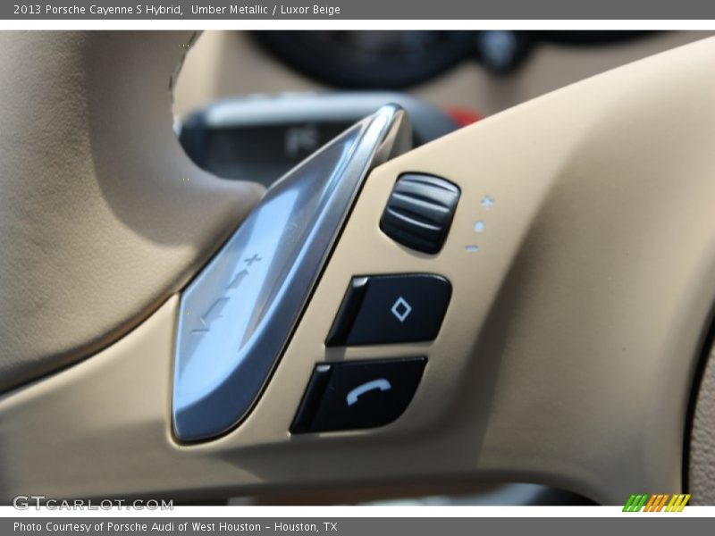 Controls of 2013 Cayenne S Hybrid