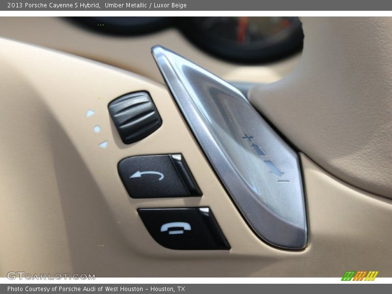 Controls of 2013 Cayenne S Hybrid