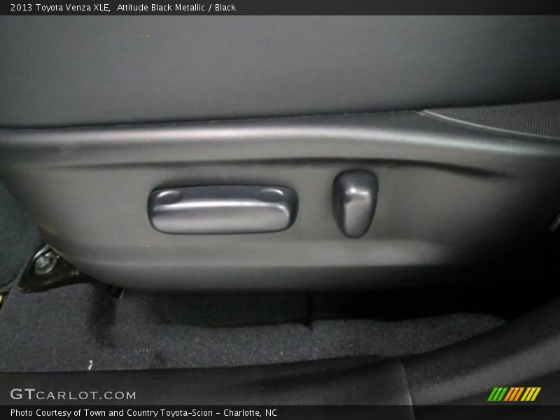 Attitude Black Metallic / Black 2013 Toyota Venza XLE